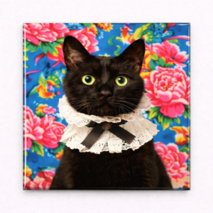 Ímã gato preto fundo floral